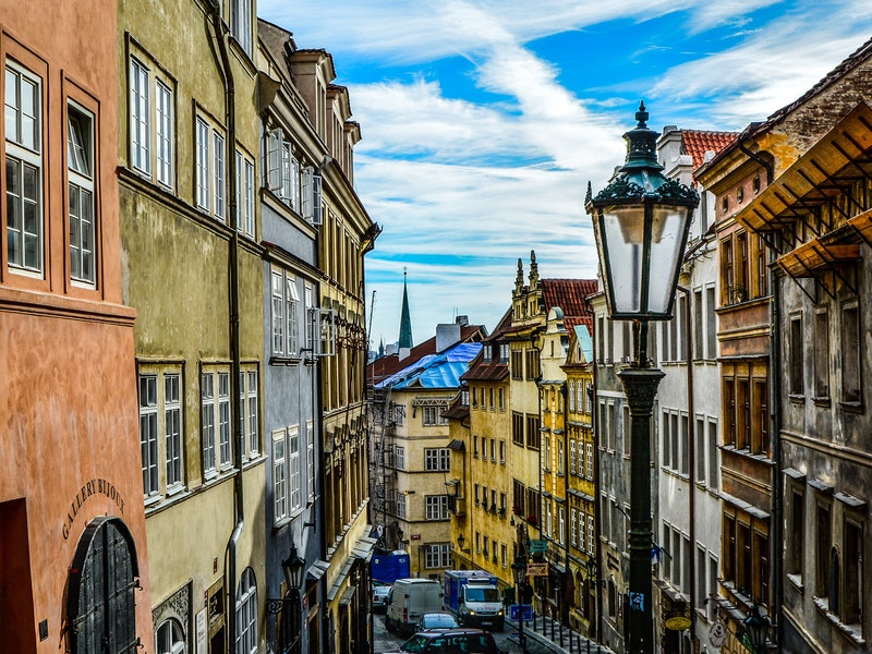 U.S. department stores tap brakes on stocking for holiday season