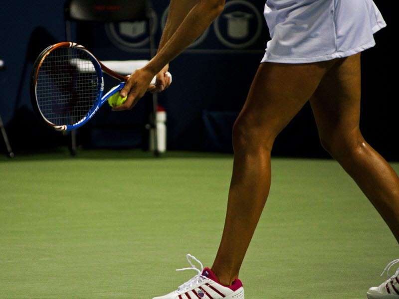 Wozniacki cruises past Halep in second victory at WTA Finals